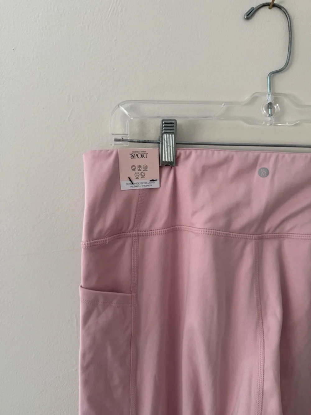 Victoria's Secret VSX Essential
High Rise Pocket Legging Sz XL
Chalk Rose - NWT - Picture 3 of 14